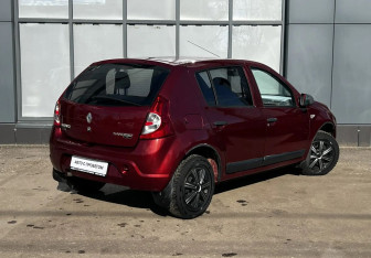 Подержанный автомобиль Renault Sandero 2011 года (4 фото)
