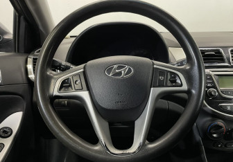 Подержанный автомобиль Hyundai Solaris Hatchback 2013 года (12 фото)