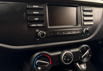 Подержанный автомобиль Kia Rio Sedan 2017 года (14 фото)