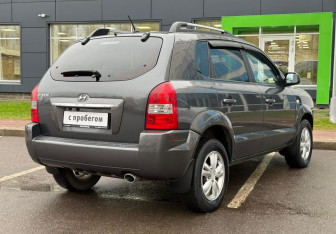 Подержанный автомобиль Hyundai Tucson 2008 года (5 фото)