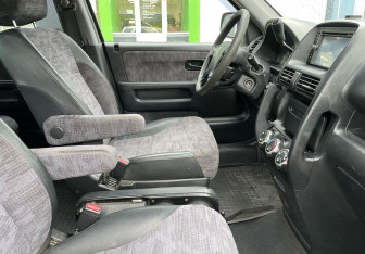 Подержанный автомобиль Honda CR-V 2002 года (10 фото)