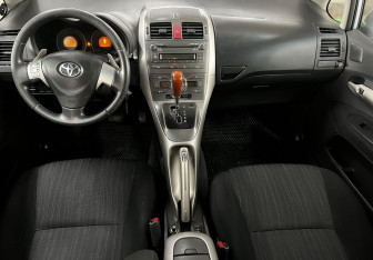 Подержанный автомобиль Toyota Auris Hatchback 2008 года (10 фото)