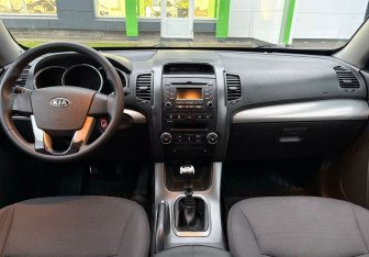 Подержанный автомобиль Kia Sorento 2009 года (11 фото)