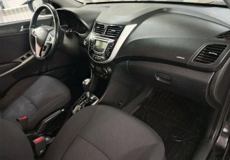 Подержанный автомобиль Hyundai Solaris Sedan 2012 года (11 фото)