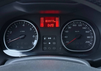 Подержанный автомобиль Renault Duster 2013 года (12 фото)