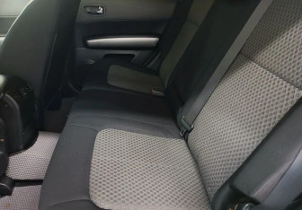 Подержанный автомобиль Nissan X-Trail 2007 года (14 фото)