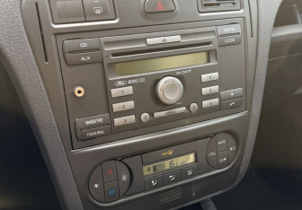 Подержанный автомобиль Ford Fusion 2006 года (13 фото)