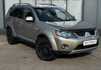 Подержанный автомобиль Mitsubishi Outlander 2007 года (2 фото)