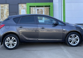 Подержанный автомобиль Opel Astra Hatchback 2010 года (4 фото)