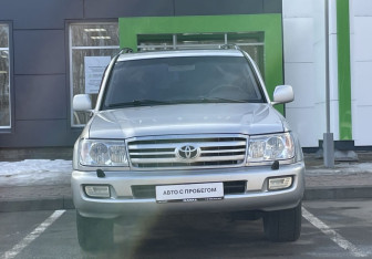 Подержанный автомобиль Toyota Land Cruiser Suv 2006 года (2 фото)
