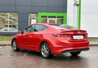 Подержанный автомобиль Hyundai Elantra Sedan 2016 года (7 фото)