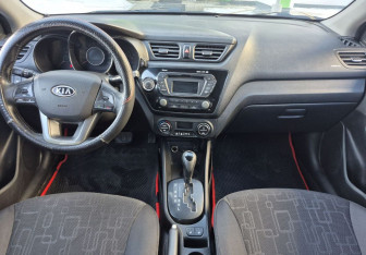 Подержанный автомобиль Kia Rio Sedan 2012 года (9 фото)