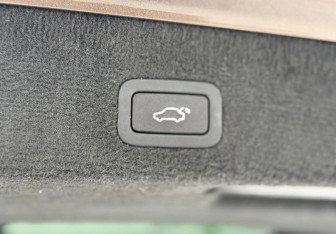 Подержанный автомобиль Volvo XC70 2011 года (16 фото)