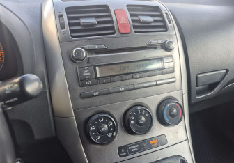 Подержанный автомобиль Toyota Auris Hatchback 2007 года (14 фото)