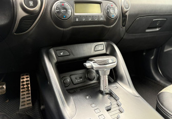 Подержанный автомобиль Hyundai ix35 2011 года (13 фото)
