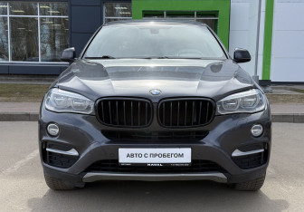 Подержанный автомобиль BMW X6 2016 года (2 фото)