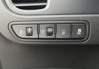 Подержанный автомобиль Kia Rio Hatchback 2018 года (14 фото)