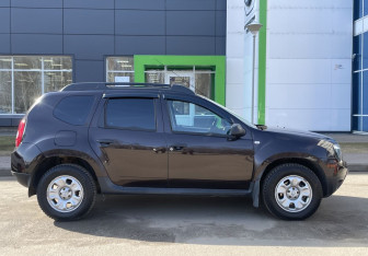 Подержанный автомобиль Renault Duster 2014 года (4 фото)