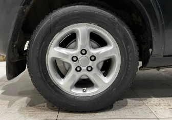 Подержанный автомобиль Toyota RAV4 2002 года (14 фото)