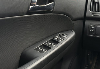 Подержанный автомобиль Hyundai i30 Hatchback 2009 года (15 фото)