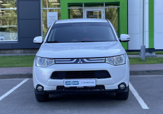 Подержанный автомобиль Mitsubishi Outlander 2013 года (2 фото)