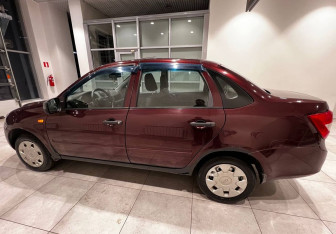 Подержанный автомобиль LADA (ВАЗ) Granta Sedan 2013 года (8 фото)