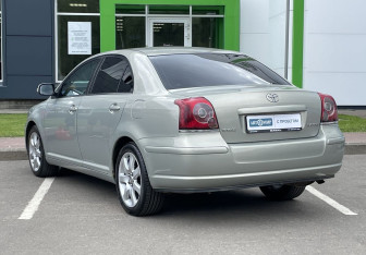Подержанный автомобиль Toyota Avensis Sedan 2006 года (7 фото)