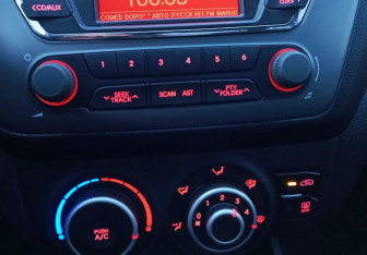 Подержанный автомобиль Kia Rio Sedan 2013 года (15 фото)