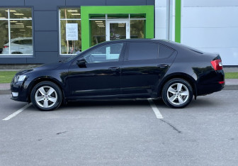 Подержанный автомобиль Skoda Octavia Liftback 2016 года (8 фото)