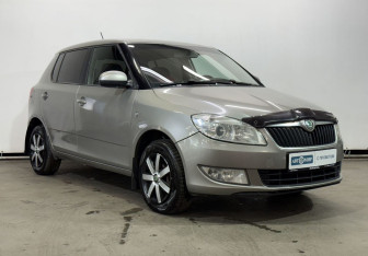 Подержанный автомобиль Skoda Fabia Hatchback 2011 года (3 фото)