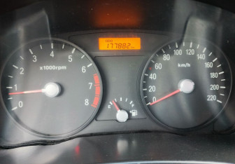 Подержанный автомобиль Kia Rio Hatchback 2005 года (14 фото)