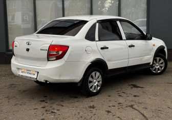 Подержанный автомобиль LADA (ВАЗ) Granta Sedan 2015 года (6 фото)
