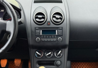 Подержанный автомобиль Nissan Qashqai+2 2012 года (15 фото)