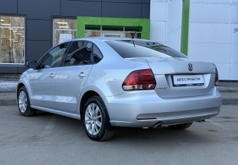 Подержанный автомобиль Volkswagen Polo Sedan 2016 года (7 фото)