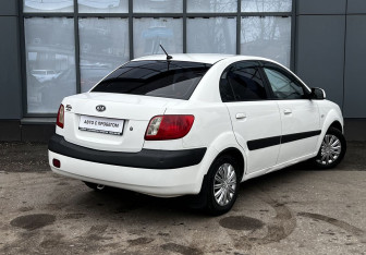 Подержанный автомобиль Kia Rio Sedan 2009 года (6 фото)