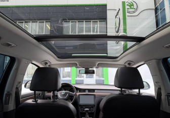 Подержанный автомобиль Skoda Superb Wagon 2012 года (20 фото)