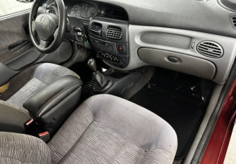 Подержанный автомобиль Renault Megane Sedan 2001 года (11 фото)