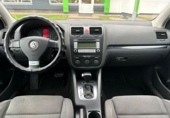 Подержанный автомобиль Volkswagen Golf Hatchback 2008 года (9 фото)