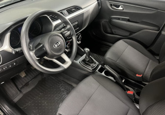 Подержанный автомобиль Kia Rio Sedan 2021 года (10 фото)