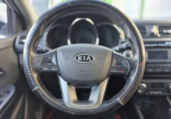 Подержанный автомобиль Kia Rio Sedan 2012 года (12 фото)