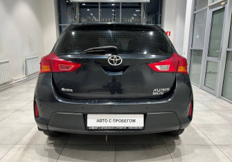 Подержанный автомобиль Toyota Auris Hatchback 2013 года (6 фото)
