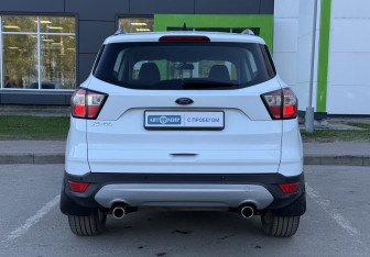 Подержанный автомобиль Ford Kuga 2018 года (6 фото)