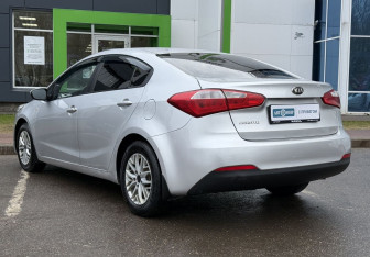 Подержанный автомобиль Kia Cerato Sedan 2013 года (7 фото)
