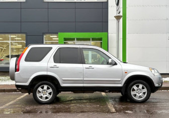 Подержанный автомобиль Honda CR-V 2002 года (4 фото)