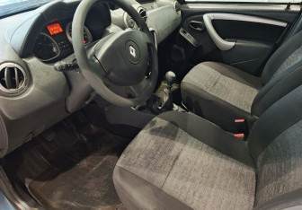 Подержанный автомобиль Renault Duster 2013 года (9 фото)