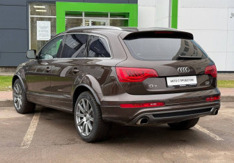 Подержанный автомобиль Audi Q7 2014 года (6 фото)