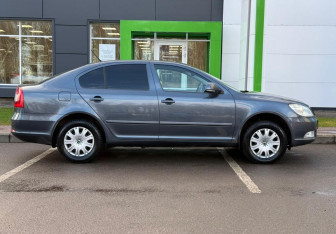 Подержанный автомобиль Skoda Octavia Liftback 2012 года (8 фото)
