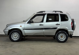 Подержанный автомобиль Chevrolet Niva 2007 года (8 фото)