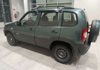 Подержанный автомобиль Chevrolet Niva 2012 года (9 фото)