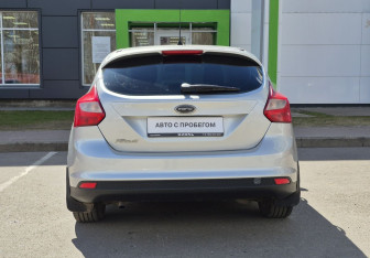 Подержанный автомобиль Ford Focus Hatchback 2011 года (6 фото)